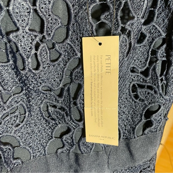 NWT BANANA REPUBLIC V Neck Navy Blue Lace Knee Length Dress Size 2P - Picture 6 of 7